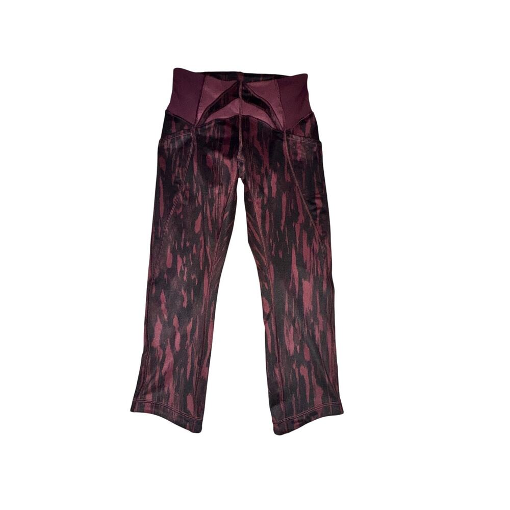 Lululemon Exquisite Crop Women's Size 8 Painted Animal Bordeaux Drama Black